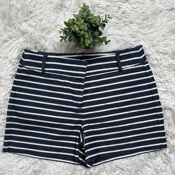 🎉HP🎉 Loft Riviera Striped Shorts 💗 Navy & Ivory - Picture 3 of 14